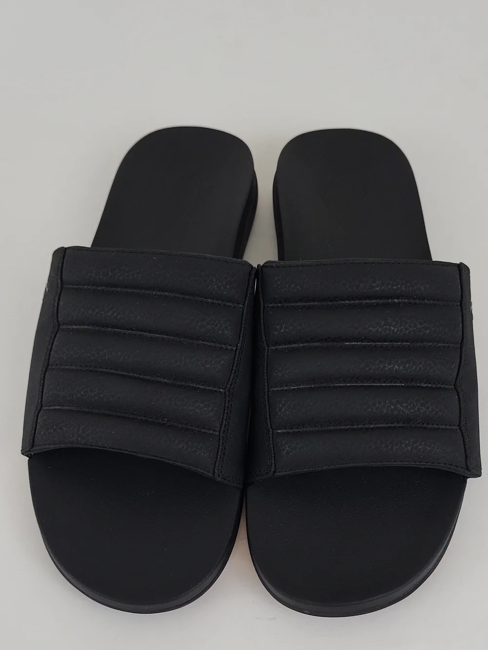 OluKai Men's Maha 'Olu Black Recovery Slide Sandals Size 11 / EU 44